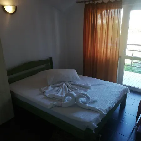 Flory & Crystiana Guest house 2*