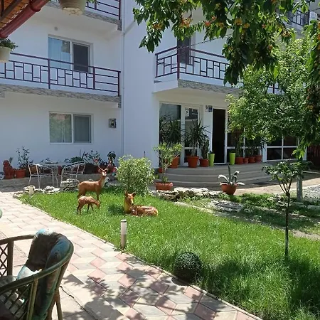 Flory & Crystiana Guest house 2*