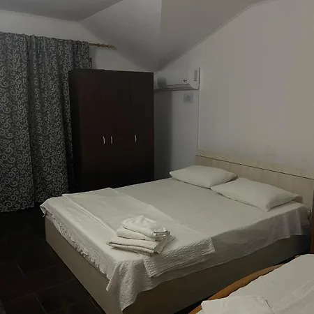 Casa Flory&crystiana Pensión