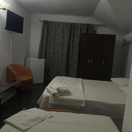 Guest house Casa Flory & Crystiana 2*
